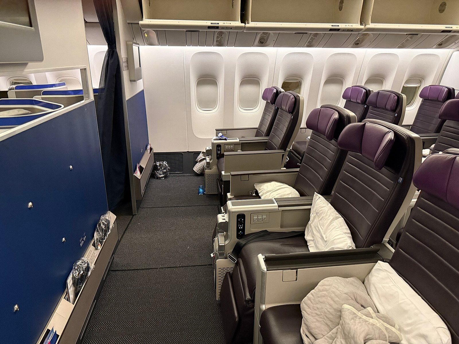 ユナイテッド航空777-300ER Premium Plus（1）