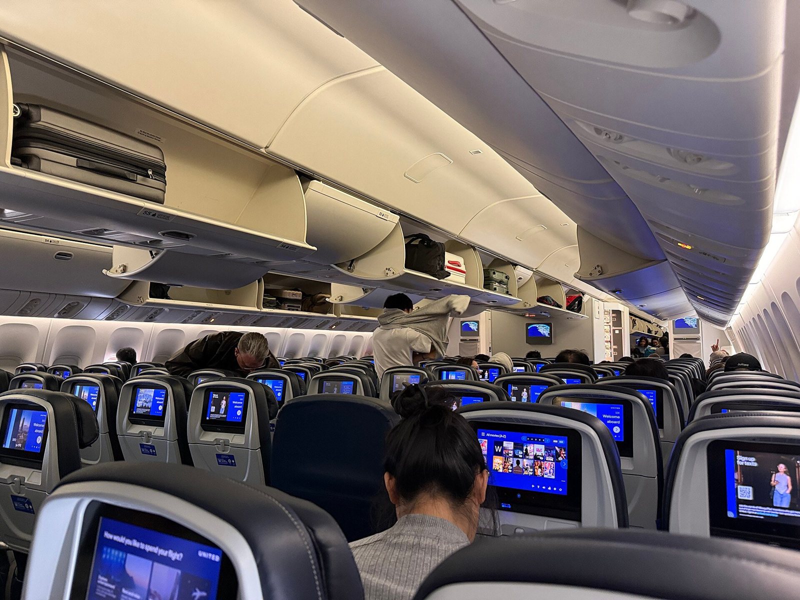 ユナイテッド航空777-300ER エコノミークラス